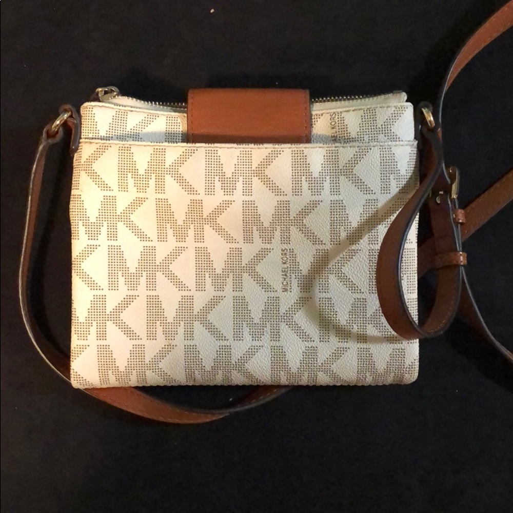 michael kors satchel - Picture 3 of 3